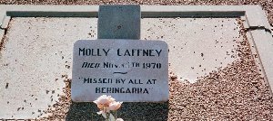 Meeka Caffney Molly-1.jpg (18714 bytes)